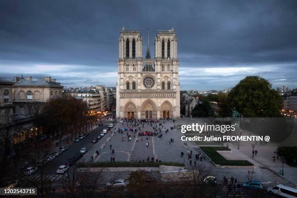 cathédrale notre-dame de paris - notre dame de paris imagens e fotografias de stock