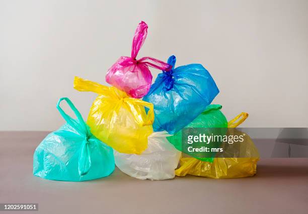colorful plastic bags - sac en plastique photos et images de collection