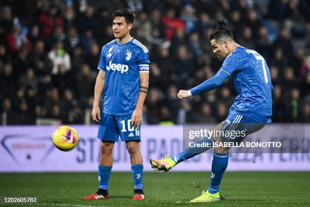 Juventus' Portuguese forward Cristiano Ronaldo shoots a free-kick next to Juventus' Argentine forward Paulo Dybala during the Italian Serie A...