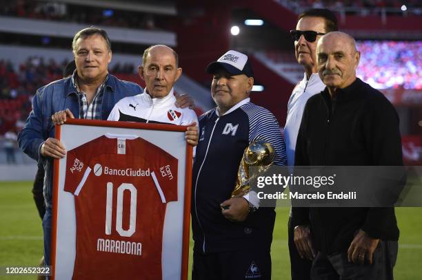 Daniel Bertoni, Ricardo Bochini Diego Maradona, Miguel Santoro and Ricardo Pavoni pose for the photo prior a match between Independiente and Gimnasia...