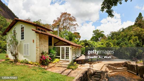 beautiful house - cottage exterior stock pictures, royalty-free photos & images