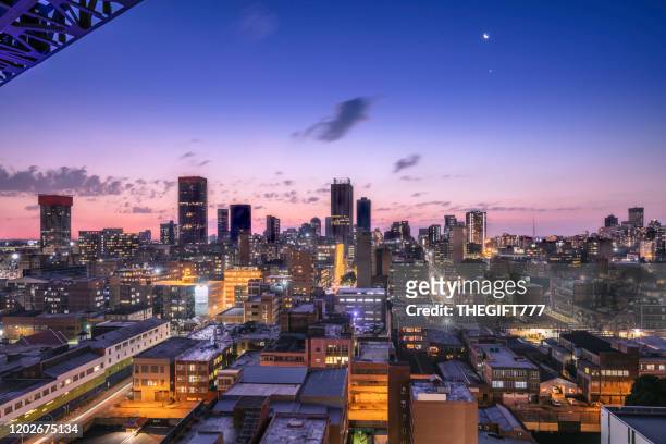 johannesburg evening cityscape, of the city centre - gauteng province stock pictures, royalty-free photos & images