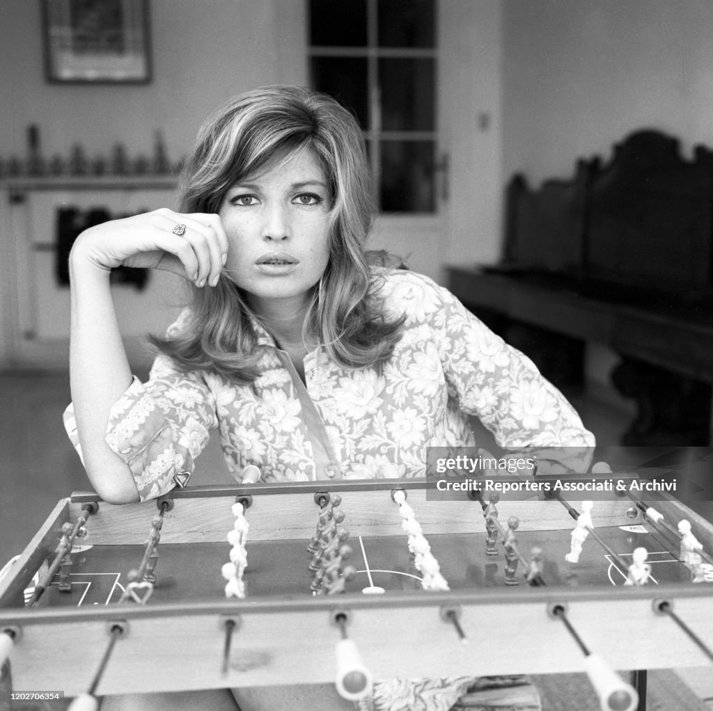 Monica Vitti posing