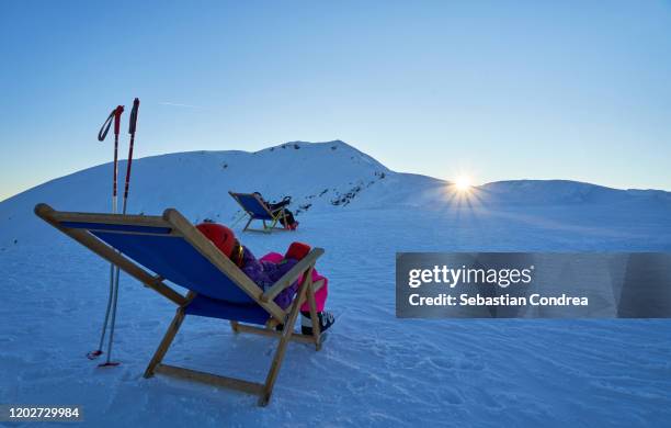 après-ski lounge at the top of turracher höhe, austria. - zell am see stock pictures, royalty-free photos & images