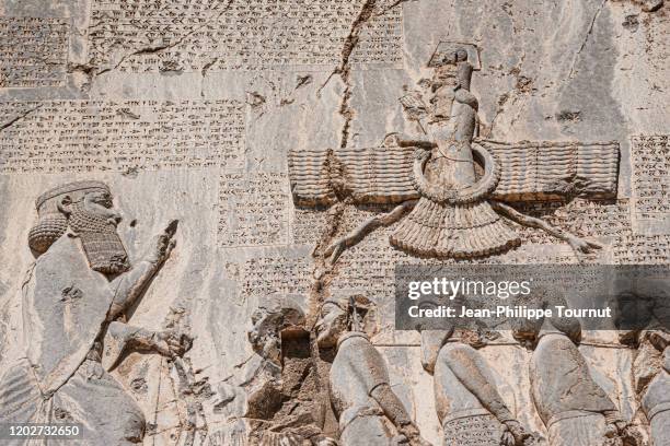 details on bisotun inscription (behistun inscription), a rock relief and message from darius the great (5th century bc), kermanshah province, iran - zarathustra stock-fotos und bilder