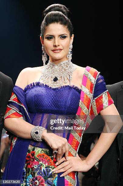 Zarine Khan showcases a jewellery creation by designer group Dwarkadas Chandumal diamonds during the second season of India International Jewellery...