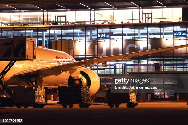flughafen zürich - flughafen zürich stock-fotos und bilder