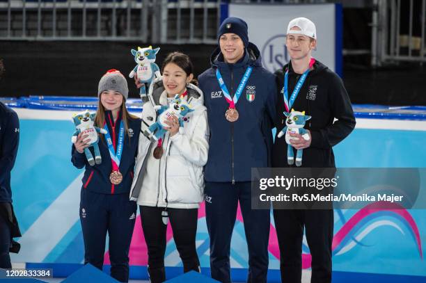 Olivia Weedon of Great Britain, Whi Min Seo of Korea, Thomas Nadalini of Italy and Ethan De Rose of New Zealand celebrates their Bronze medal after...