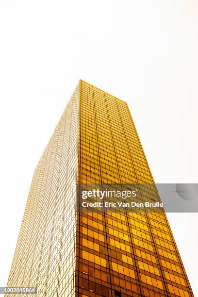 gold office building - eric van den brulle stock-fotos und bilder