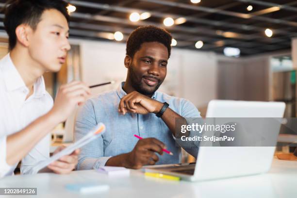 tengo algunas ideas nuevas que mostrarte - gestor de proyectos fotografías e imágenes de stock