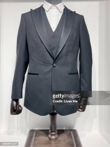 business suit on mannequin - bow tie stock-fotos und bilder