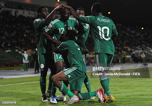 Uche Nwofor of Nigeria celebrates his goal with team mates during the FIFA U-20 World Cup Group D match between Croatia and Nigeria at the Estadio...