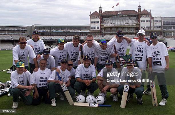 Hansie Cronje and the South Africa team show their support of the 2006 bid for the world cup soccer during nets practice in preparation for their 3rd...