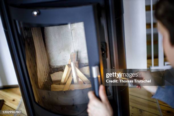 Symbol photo: A woman lights a stove with a matchstick on February 21, 2020 in Berlin, Germany.