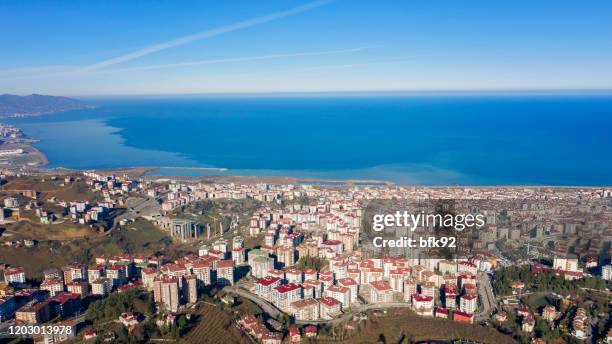 vista aérea de la ciudad de trabzon, turquía. - trebizón fotografías e imágenes de stock