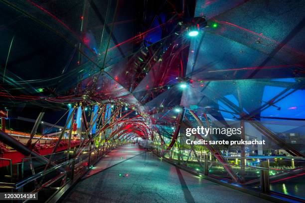 inside the  helix bridge at night in singapore . - advanced singapore fotografías e imágenes de stock