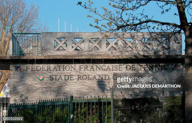 Photo de l'enceinte du stade de Roland-Garros, prise le 09 avril 2010 avenue Gordon Bennett à Paris. Le tournoi de tennis de Roland Garros se...
