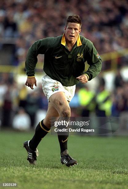 Bobby Skinstad of South Africa in action during the 1998 Tri-Nations match against New Zealand at Athletic Park, Wellington, New Zealand. The match...