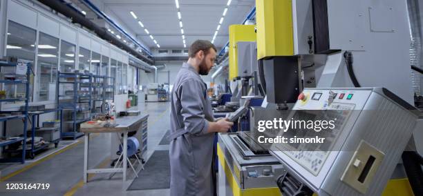 Operating Machine Photos and Premium High Res Pictures - Getty Images