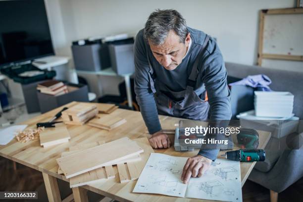Instructed Person Instruction Manual People Photos and Premium High Res Pictures - Getty ...