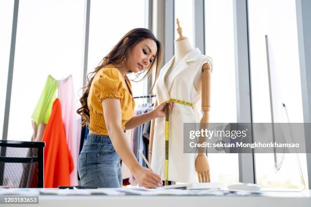 young fashion designer working in her atelier - design studio woman chinese laptop fotografías e imágenes de stock