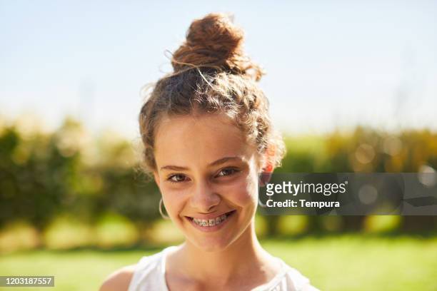 teenager outdoors smiling at camera. - braces imagens e fotografias de stock