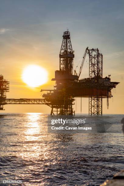 offshore energy production during late afternoon - oil production platform stock pictures, royalty-free photos & images