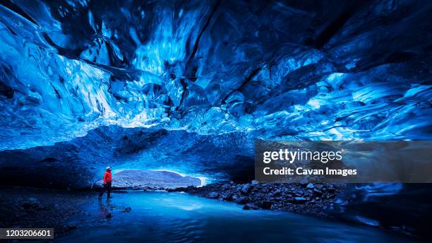 blue ice cave in vatnajokull glacier, iceland - eisklettern stock-fotos und bilder