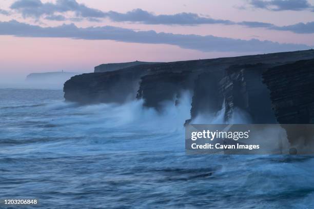 waves crass against cliffs at yesnaby, orkney, scotland - orkney islands bildbanksfoton och bilder