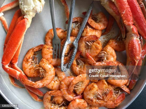 steamed shrimp and crab legs - crab legs stock pictures, royalty-free photos & images