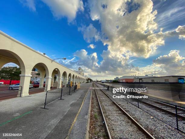 orlando station or commuter train station - winter park florida stockfoto's en -beelden