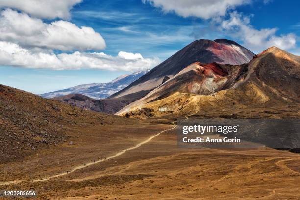 scenic overlook of mount ngauruhoe, red crater, and central crater from blue lake on partly cloudy summer afternoon on tongariro alpine crossing in national park, new zealand - manawatu bildbanksfoton och bilder