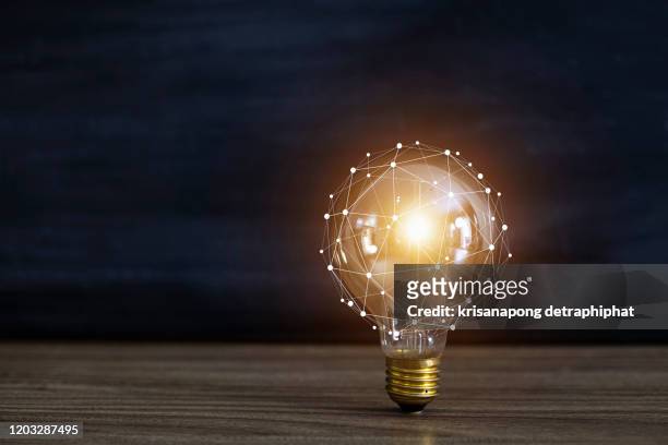light bulbs concept,ideas of new ideas with innovative technology and creativity. - innovation photos et images de collection