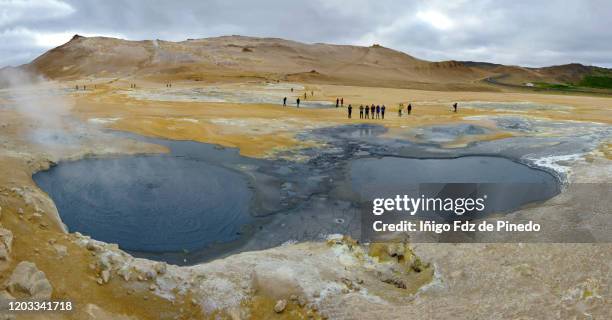 hverir, myvatn, norðurland eystra, iceland. - schlammbad stock-fotos und bilder