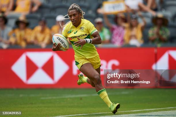 Ellia Green of Australia runs the ball during the 2020 Sydney Sevens Pool match between Australia and France at Bankwest Stadium on February 02, 2020...