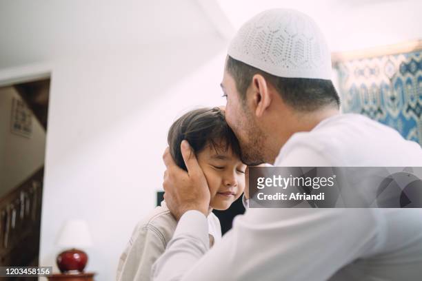 indonesian family celebrating eid al-fitr and asking for forgiveness - religion stock-fotos und bilder