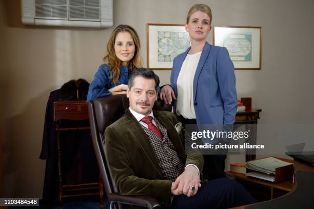 February 2020, North Rhine-Westphalia, Cologne: The actors Bianca Nawrath, Fritz Karl and Mira Bartuschek, pose in the film set during the shooting...