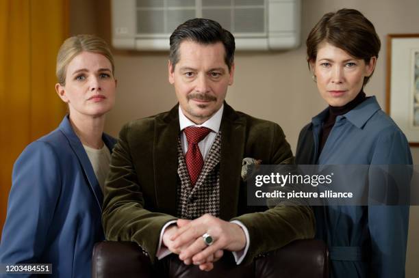 February 2020, North Rhine-Westphalia, Cologne: The actors Mira Bartuschek, Fritz Karl and Sonja Baum are sitting in the film set during the shooting...