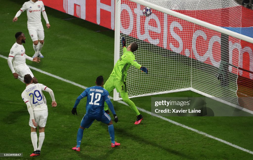 Olympique Lyon v Juventus - UEFA Champions League Round of 16: First Leg