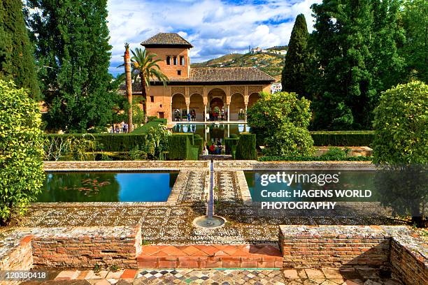 alhambra garden - alhambra foto e immagini stock