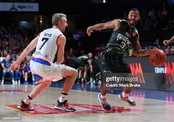 John Roberson of the Phoenix loks to pass defended by Brendan Teys of the 36ers during the round 18 NBL between Adelaide 36ers and the South East...