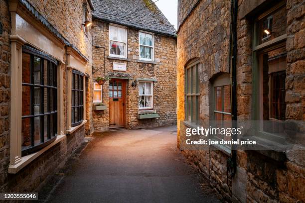 street, bourton-on-the-water, gloucestershire, england - cotswolds stock pictures, royalty-free photos & images