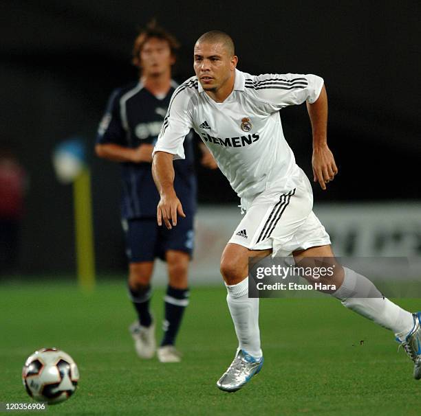 2 165 Ronaldo Nazario Real Madrid Photos High Res Pictures Getty Images 2-165-ronaldo-nazario-real-madrid-photos-high-res-pictures-getty-images