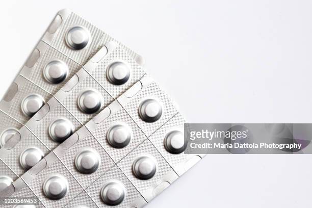 pills in a blister pack - blister pack stock-fotos und bilder