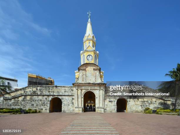 torre del reloj (cartagenas's watch tower) in cartagena de indias, bolivar, colombia - reloj stock pictures, royalty-free photos & images