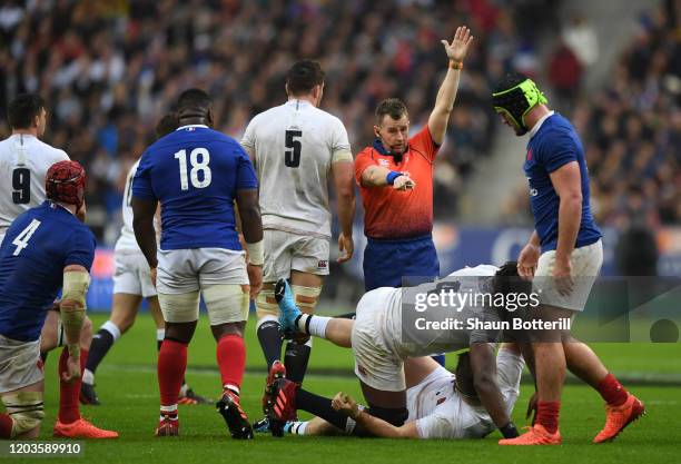 Referee Nigel Owens awards a penalty against England during the 2020 Guinness Six Nations match between France and England at Stade de France on...