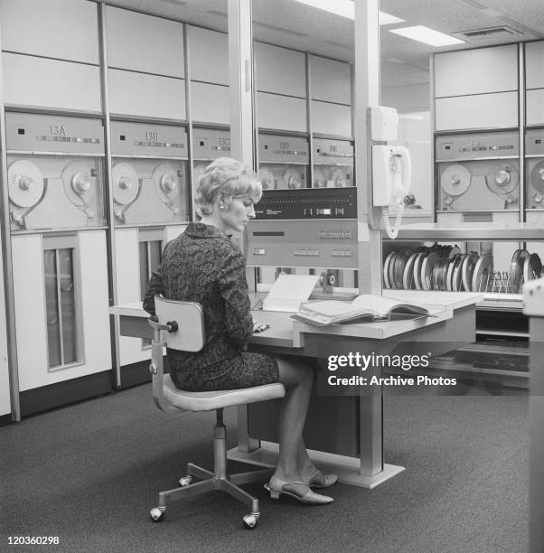 109 Mainframe Computer Rooms Stock Photos, High-Res Pictures, and ...