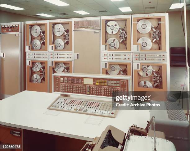 105 Mainframe Computer Rooms Stock Photos, High-Res Pictures, and ...