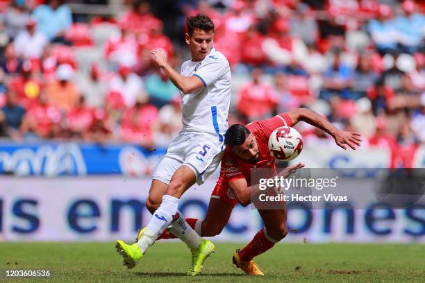 Igor Lichnovsky of Cruz Azul struggles for the ball against Pedro Canelo of Toluca during the 4th round match between Toluca and Cruz Azul as part of...