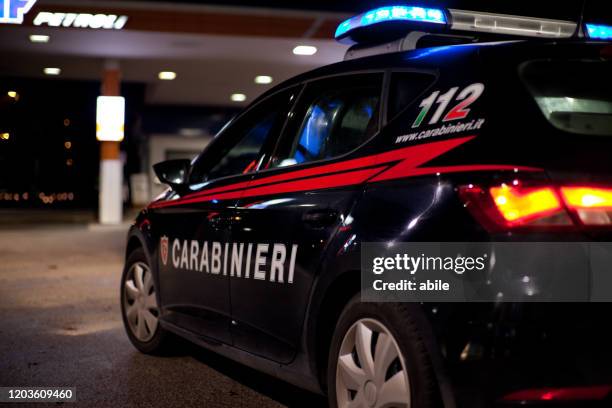carabinieri nachtaktivität - carabinieri stock-fotos und bilder